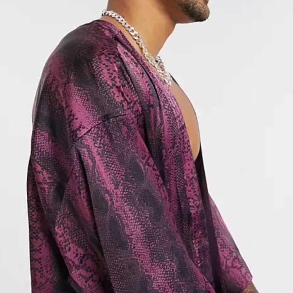 Asos Designs oversized kimono in purple and black snake print - Picture 10 of 10